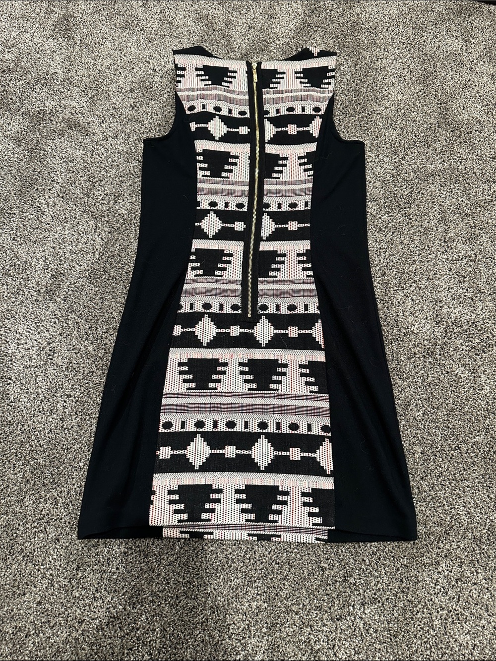 Kensie Black and White Zip-Up Embroidered Dress Size SMALL - Picture 3 of 3